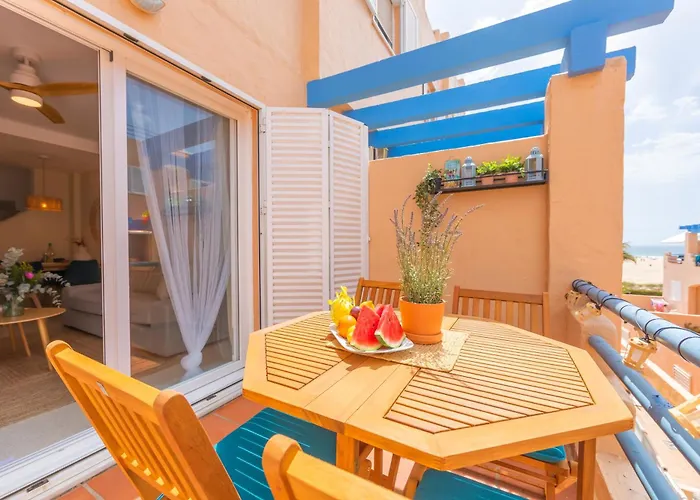 Apartman 1a Linea Playa, Balcon & Piscina